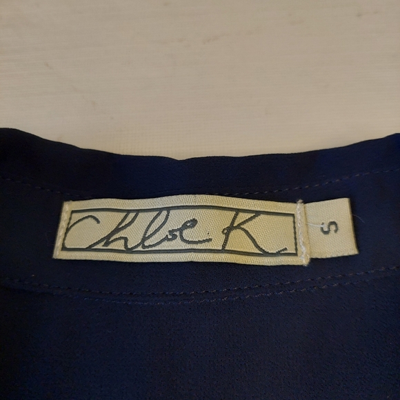 Chloe K Cream Navy Studded Sleeveless Sheer Moto Top Button Up Blouse Size Small - Picture 10 of 12